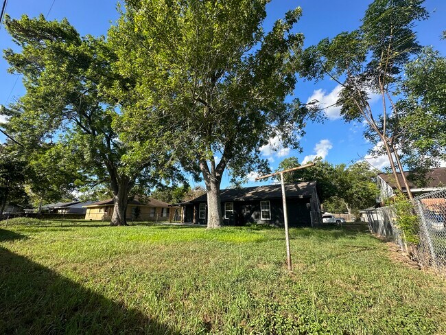 Foto del edificio - 1517 Bonham Dr