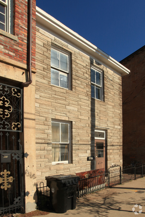 Primary Photo - 809 E Market St