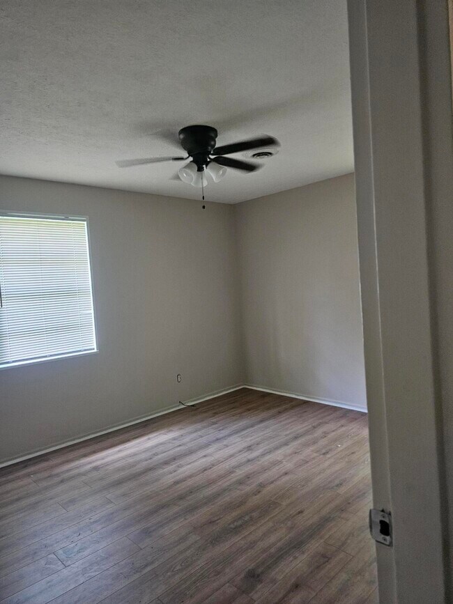 Foto del edificio - 641 Yates St NE