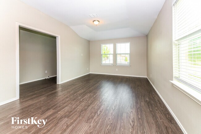 Foto del edificio - 313 Long Prairie Dr