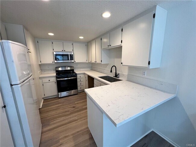 Building Photo - 8353 Sunset Trail Pl