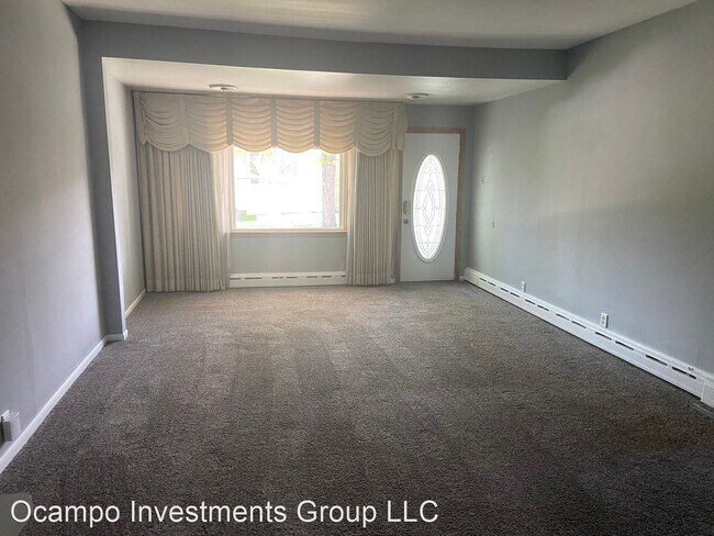 Building Photo - 3 br, 1 bath House - 14215 S. Green Bay Ave.