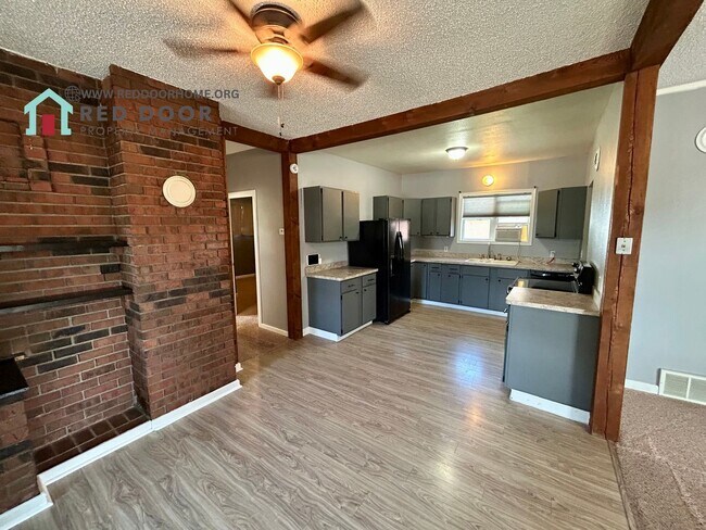 Building Photo - Spacious 3 Bed, 1 Bath Home – Pet Friendly...