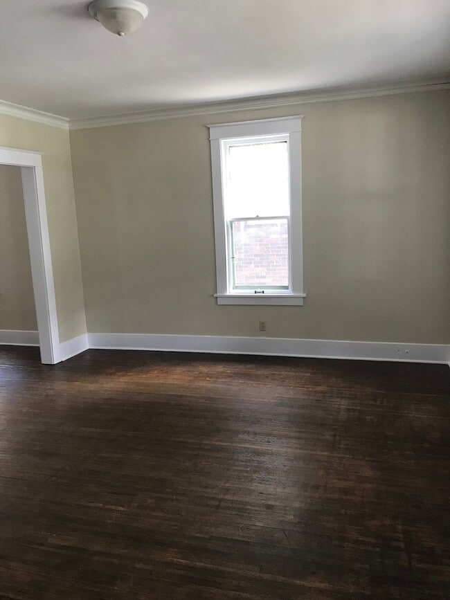 Building Photo - Beautiful 2 Bedroom,1 Bath Home in the Tan...