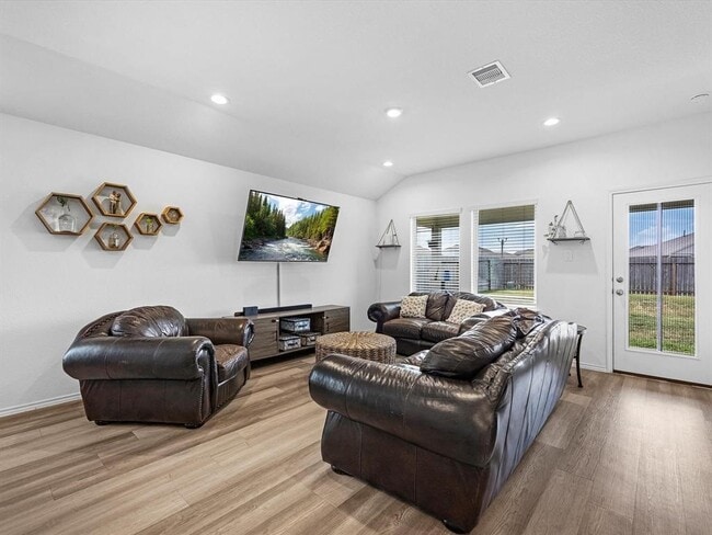 Foto del edificio - 21334 Riverdew Dr