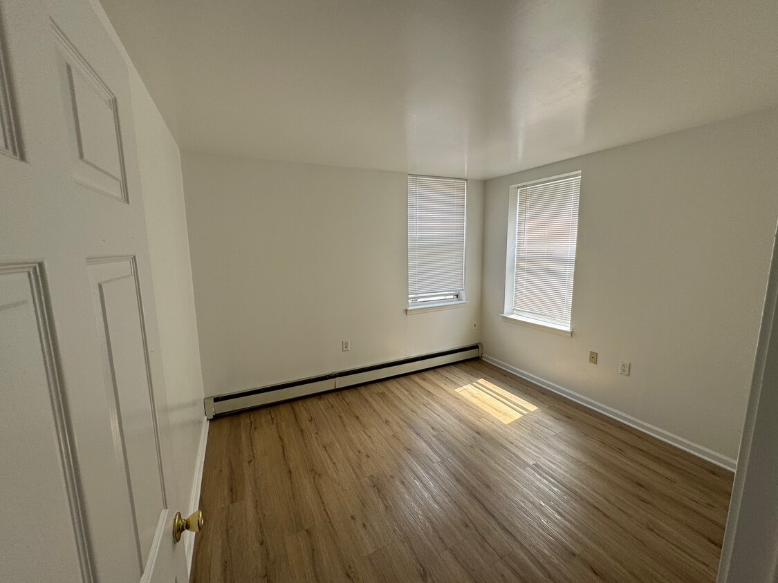 Bed Room Photo #1 - 1891 Southern Blvd