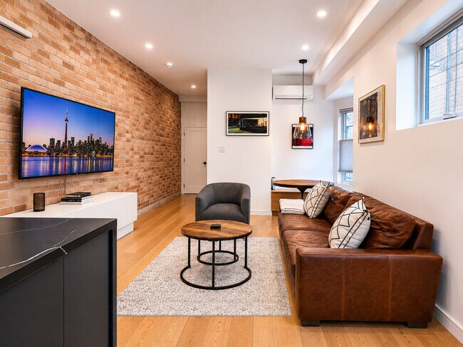 Building Photo - 233 St Clarens Ave
