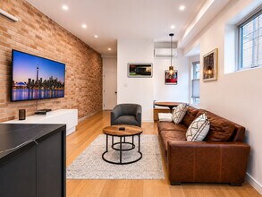 Building Photo - 233 St Clarens Ave