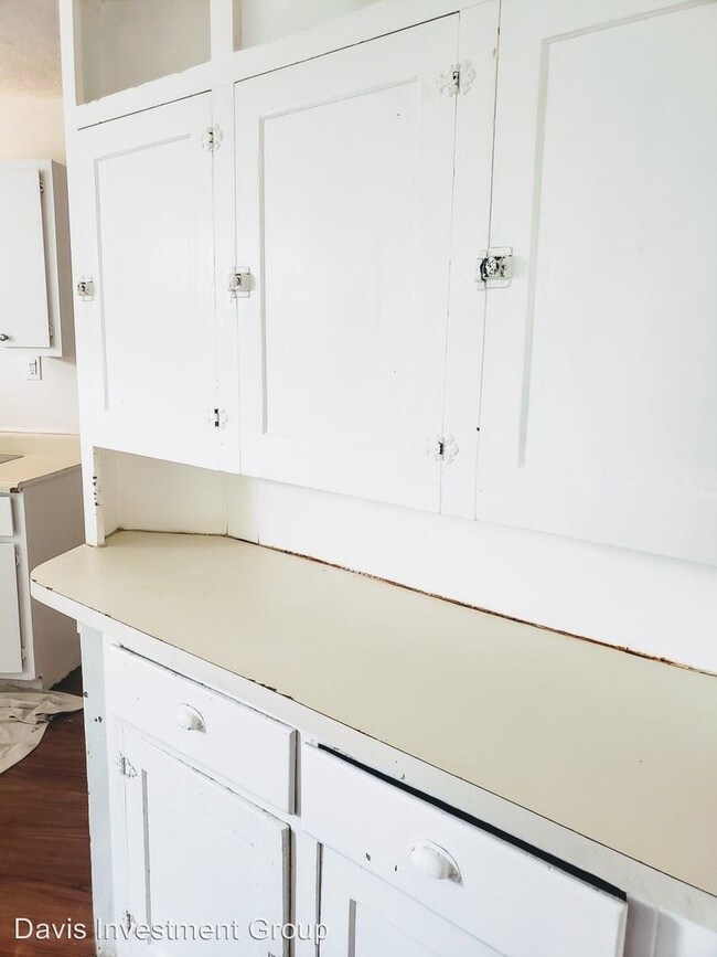 Foto del edificio - 3 br, 1 bath Apartment - 801 Warren Avenue
