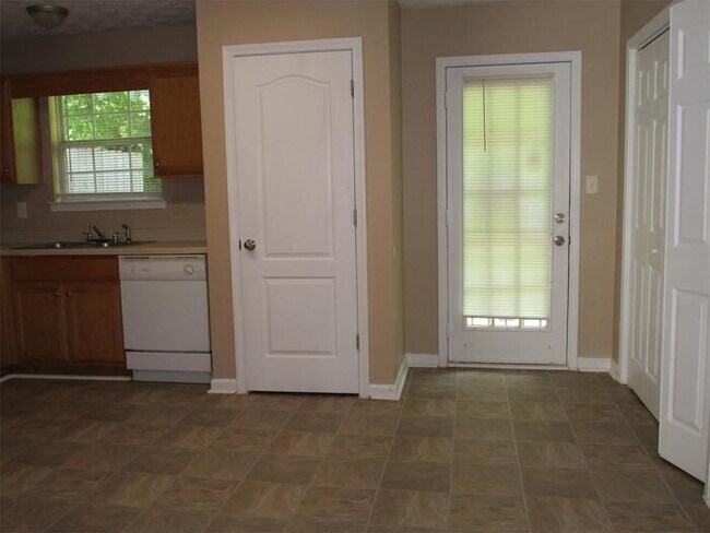 Building Photo - 3093 Fields Dr