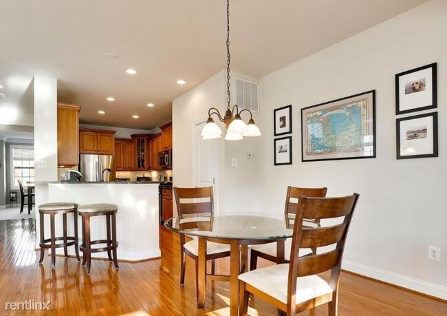 Building Photo - 3 br, 4 bath Townhome - 337 Caldwell Ter SE
