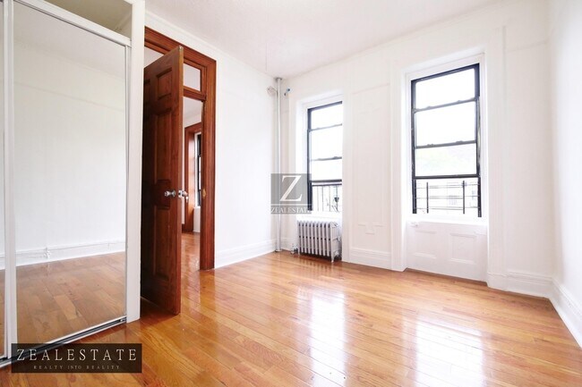 Building Photo - 204 Ellery St