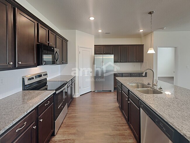 Foto del edificio - 1070 Tan Tara Trl