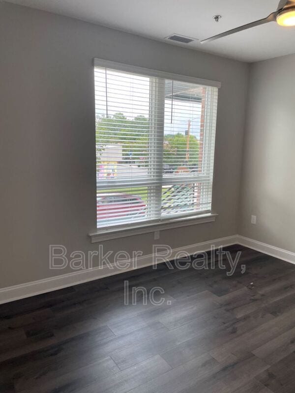 Building Photo - 414 S White St