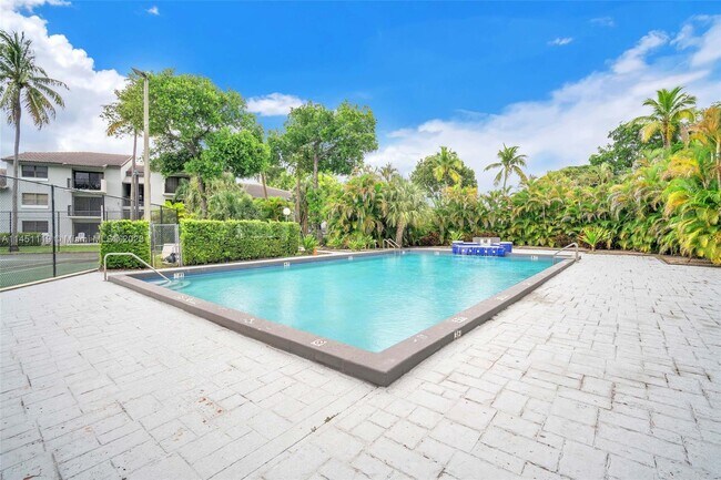 Foto del edificio - 7230 NW 179th St