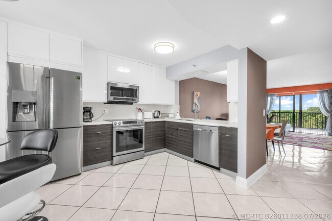 Building Photo - 14475 Strathmore Ln