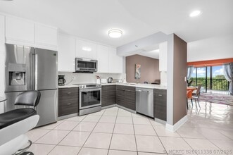 Building Photo - 14475 Strathmore Ln