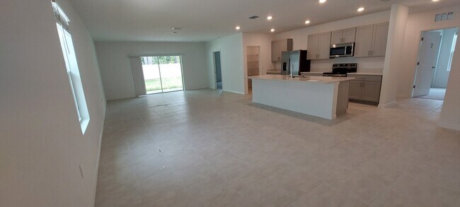 Foto del edificio - 13490 Tropical Breeze Way