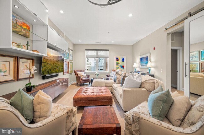 Foto del edificio - 575 S Goddard Blvd