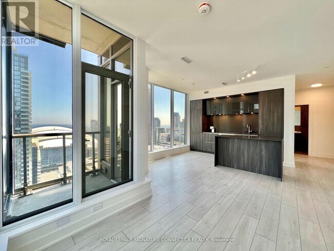 Building Photo - 15 Mercer St