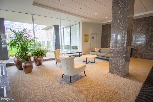 Foto del edificio - 2475 Virginia Ave NW