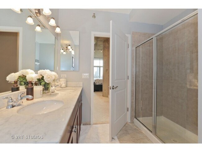 Foto del edificio - 700 N Larrabee St