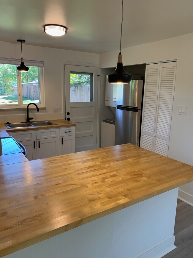 Foto del edificio - 5846 Pierce St