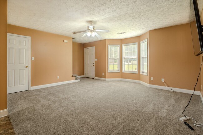 Foto del edificio - Spacious 4BR/3BA Townhome | Pet Friendly | Washer & Dryer Included | $1,600/mo