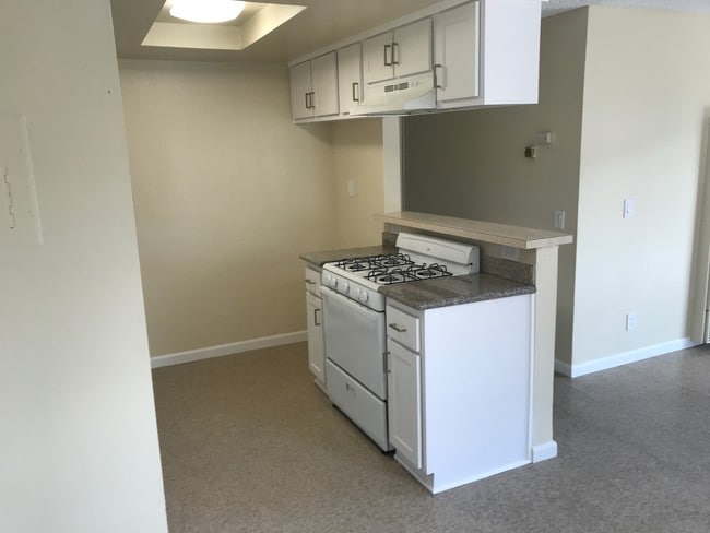 Building Photo - Highland Apartments