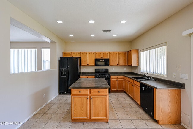 Building Photo - 8442 W Mary Ann Dr