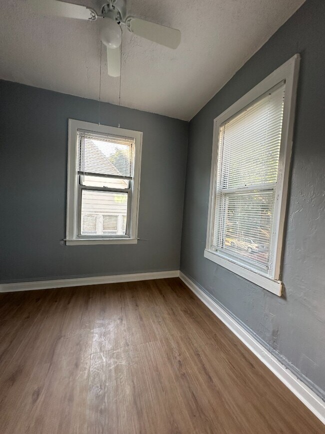 Foto del edificio - Freshly updated 3BR/1BA apartment in South Chicago