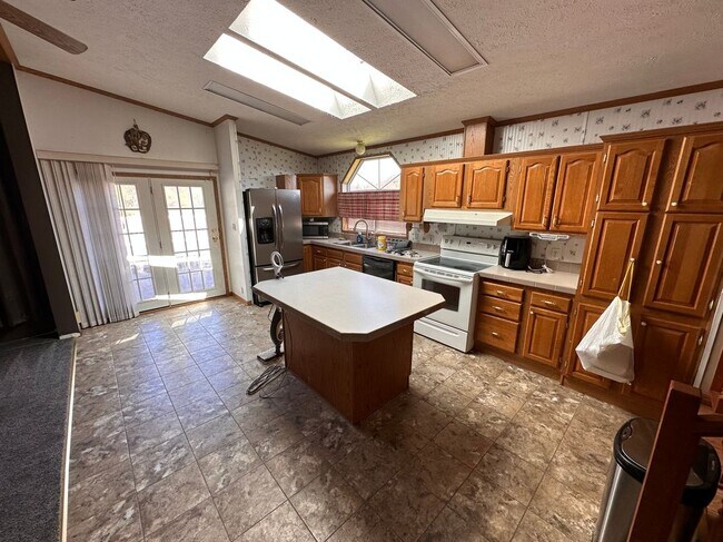 Foto del edificio - 55120 Grade Ave