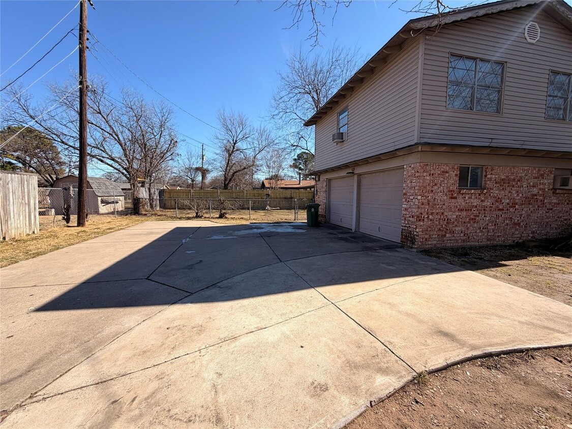 Building Photo - 1416 Norwood Dr