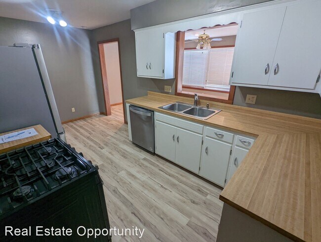 Building Photo - 3 br, 3 bath House - 84 E Fairfield St