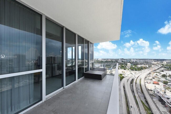 Foto del edificio - 1100 Biscayne Blvd
