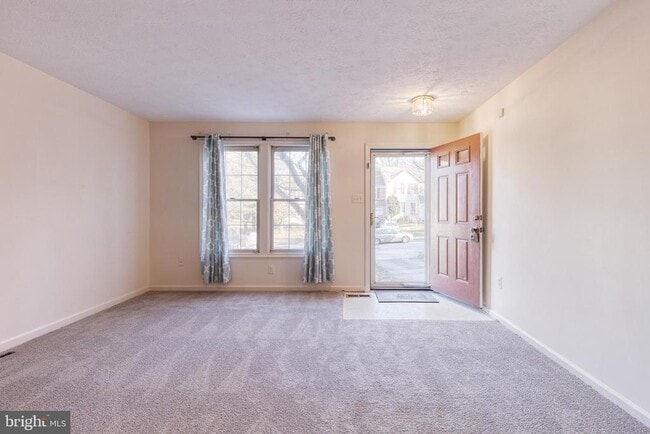 Foto del edificio - 5 Weyanoke Ct