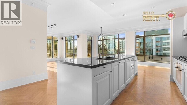 Photo du bâtiment - 568 Waters Edge Crescent