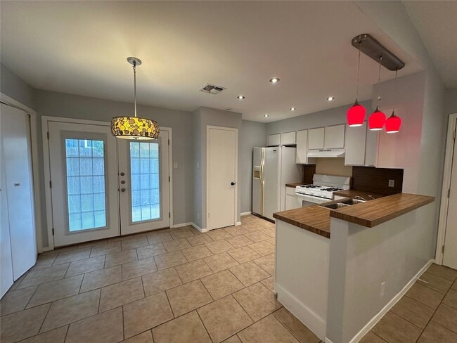 Building Photo - 10606 Topperwein Dr