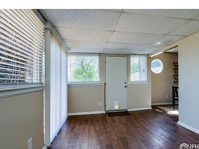 Building Photo - 4 Bedroom 2 bath split level home - Available in June!