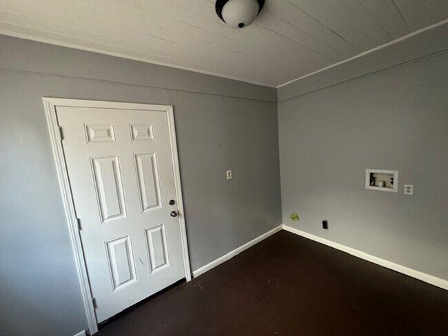 Building Photo - 304 Camellia Cir