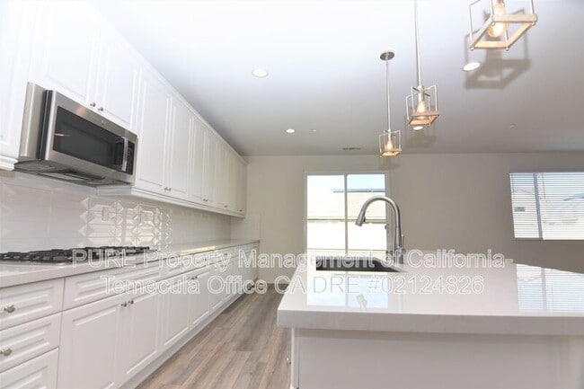 Building Photo - 32615 Cert St