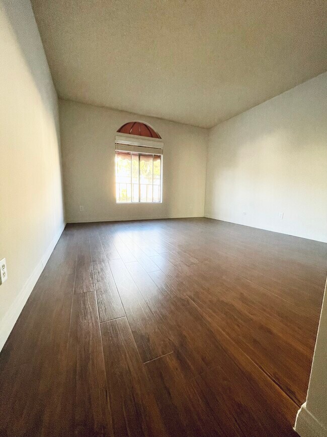 Building Photo - 2120 La Canada Crest Dr