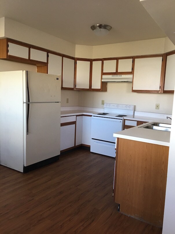 316 Ash Ct Unit Apt C, DeKalb, IL 60115 Room for Rent in DeKalb, IL