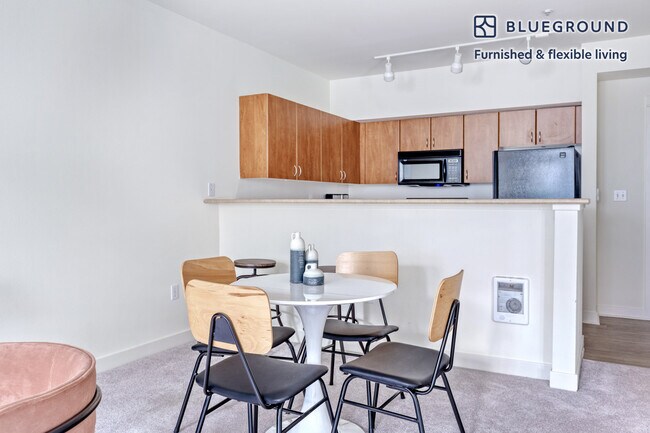 Foto del edificio - 11000 NE 10th St