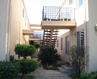 Building Photo - 1351 Castlemont Ave