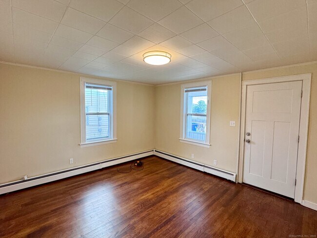 Foto del edificio - 132 N Elm St