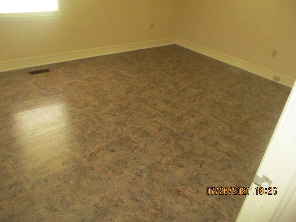 Building Photo - Whispering Pines, 1207