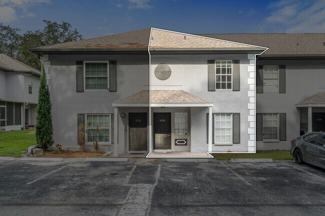 Building Photo - Beautiful Temple Terrace Townhome!