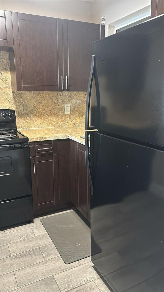 Foto del edificio - 13725 NE 6th Ave