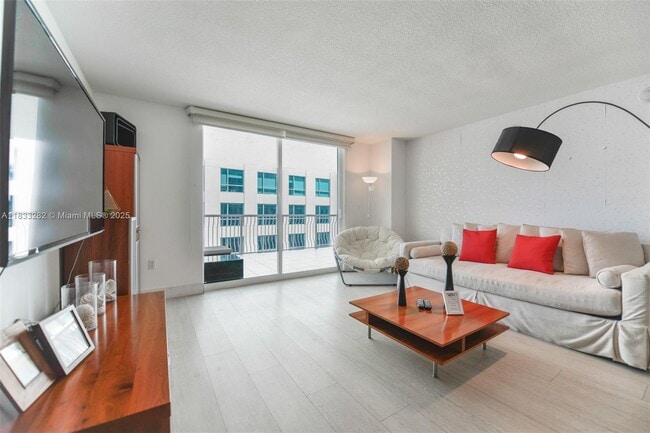 Building Photo - 1200 Brickell Bay Dr